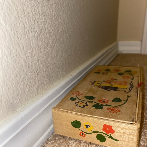 Vintage early American shulton inc. spice box - Picture 3 of 6